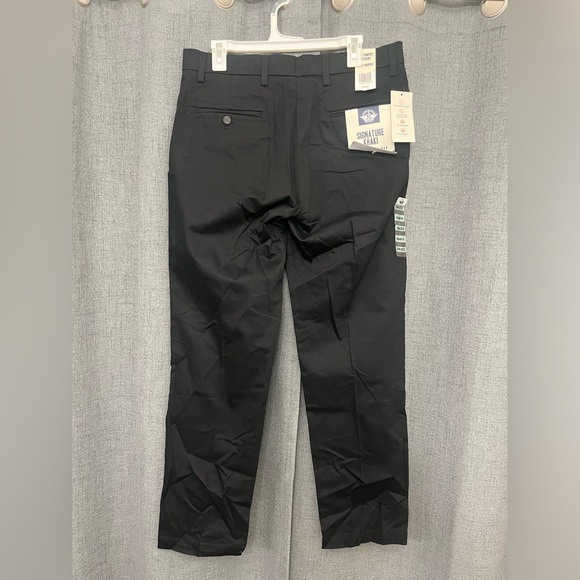 Dockers SZ 34 x 32 Classic Fit Pleated Gray Khaki Pants New - Picture 8 of 10